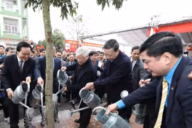 Party leader pays Tet visit to Hung Yen province