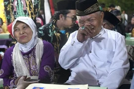 Indonesian couples celebrate New Year with mass wedding 