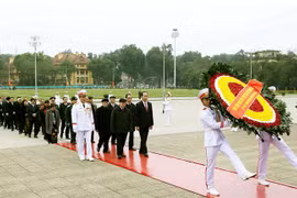 Leaders pay tribute to President Ho Chi Minh on CPV founding anniversary