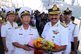 Indian naval ships visit central Da Nang city