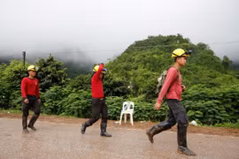 Thailand begins third mission to rescue all left in flooded cave