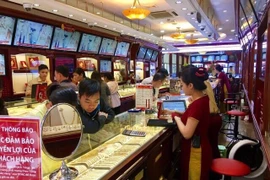 Local gold prices keep up with global rise