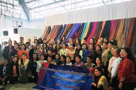World’s leading designers learn to weave Thai silk
