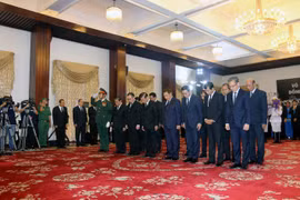 International friends mourn for former PM Khai 