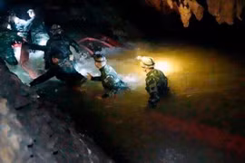Thailand: Downpours hinder rescue of trapped football team 