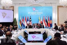 PM attends plenary of ASEAN Summit