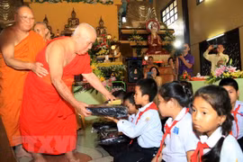 Vietnamese, Lao free language classes open in Vientiane