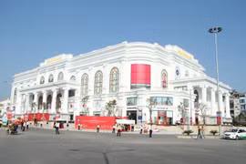 Quang Ninh aims to become leading service centre