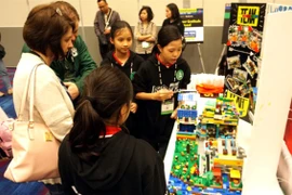 Vietnamese student teams win big at US lego event