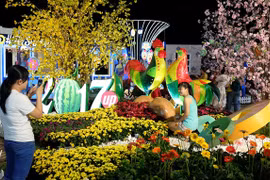 People enjoy warm weather during Tet