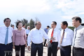 PM hopes for Vingroup’s contributions to domestic auto industry