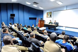 Vietnam shares development experience with Cuba