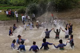 Water splashing festival recognised as national intangible cultural heritage