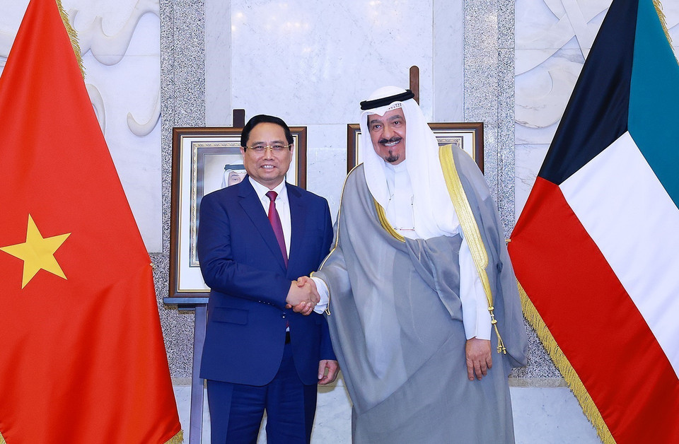 Prime Minister Pham Minh Chinh holds talks with Kuwaiti Prime Minister Sheikh Ahmad Abdullah Al-Ahmad Al-Sabah at Bayan Palace on November 17 (local time). (Photo: VNA)