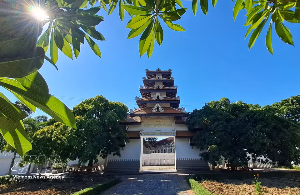The entrance gate of Huyen Khong Pagoda in Hue. (Photo: VNA)