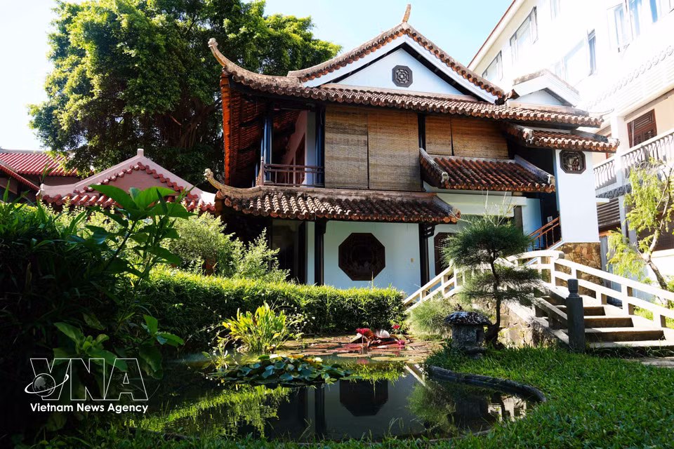 A Japanese-inspired pavilion within the grounds of Huyen Khong Pagoda. (Photo: VNA)