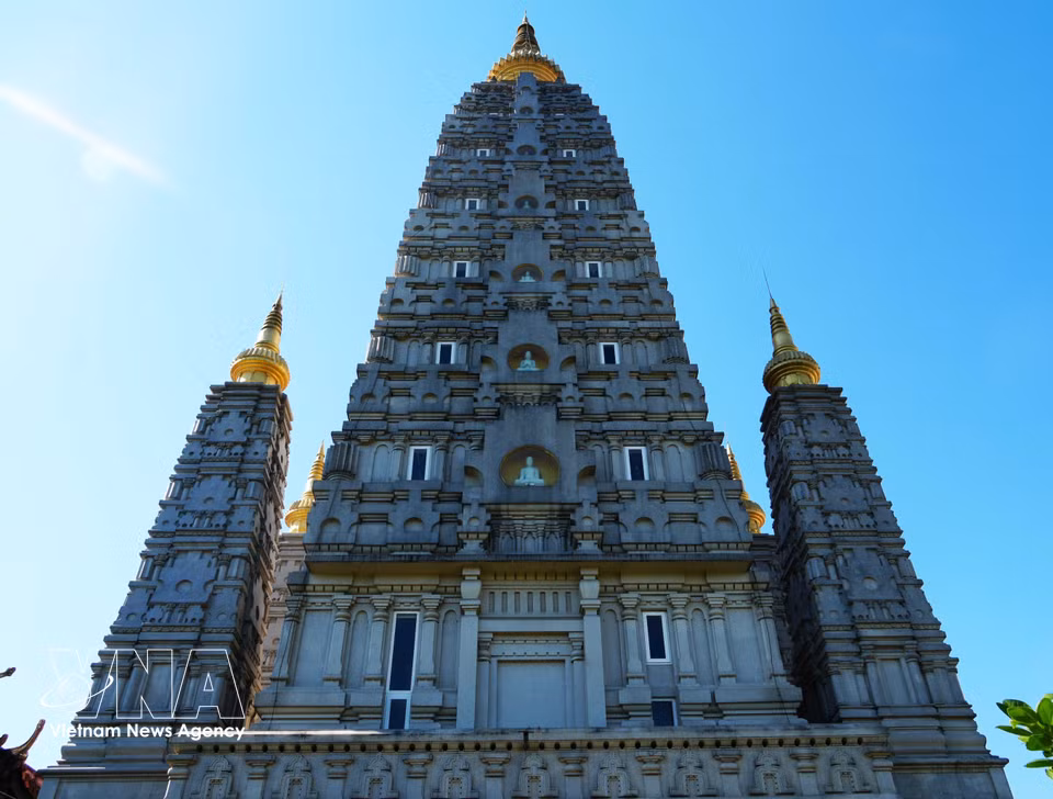 Another side view of Dai Giac Stupa, reflecting the design of the Mahabodhi Temple in Bodh Gaya, India. (Photo: VNA)
