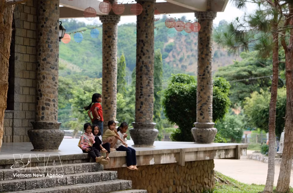 Open to the public free of charge, Da Tong Church also provides a spacious, tree-lined setting where local children gather to play during the summer. (Photo: Nguyen Dung/VNA)