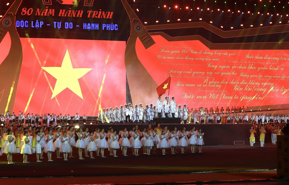 The event was attended by Party General Secretary To Lam, State President Luong Cuong, National Assembly Chairman Tran Thanh Man, along with incumbent and former Party and State leaders, diplomats and representatives of foreign embassies in Hanoi. (Photo: VNA)