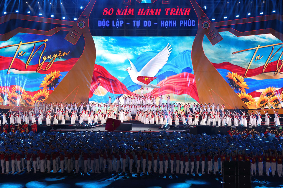Special national art programme “80 Years of Independence – Freedom – Happiness.” (Photo: VNA)