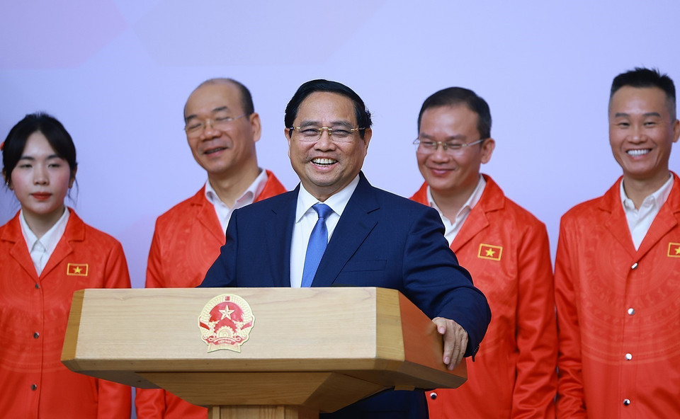 Prime Minister Pham Minh Chinh offers encouragement and assigns tasks to the Vietnamese sports delegation competing at the 33rd SEA Games. (Photo: VNA)