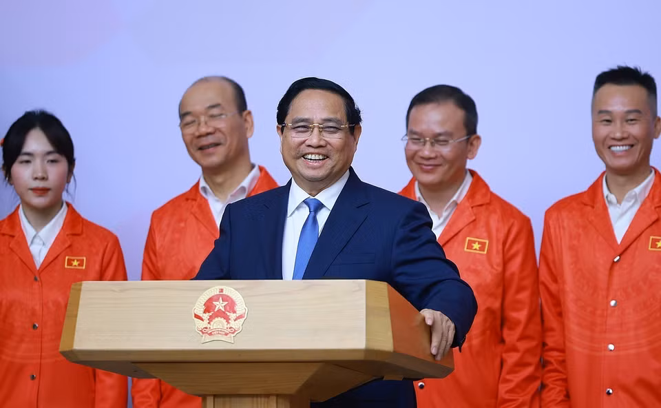 Prime Minister Pham Minh Chinh offers encouragement and assigns tasks to the Vietnamese sports delegation competing at the 33rd SEA Games. (Photo: VNA)