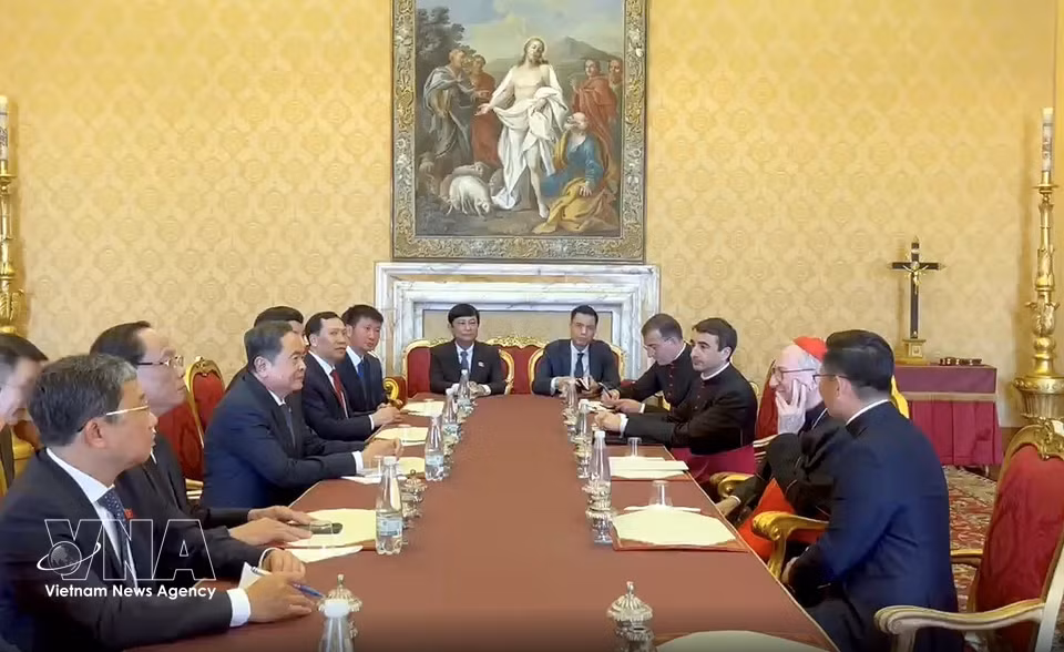 National Assembly Chairman Tran Thanh Man meets Vatican Secretary of State Cardinal Pietro Parolin. (Photo: VNA)