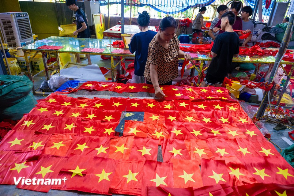 Producers work at full capacity to meet demand nationwide. (Photo: VNA)