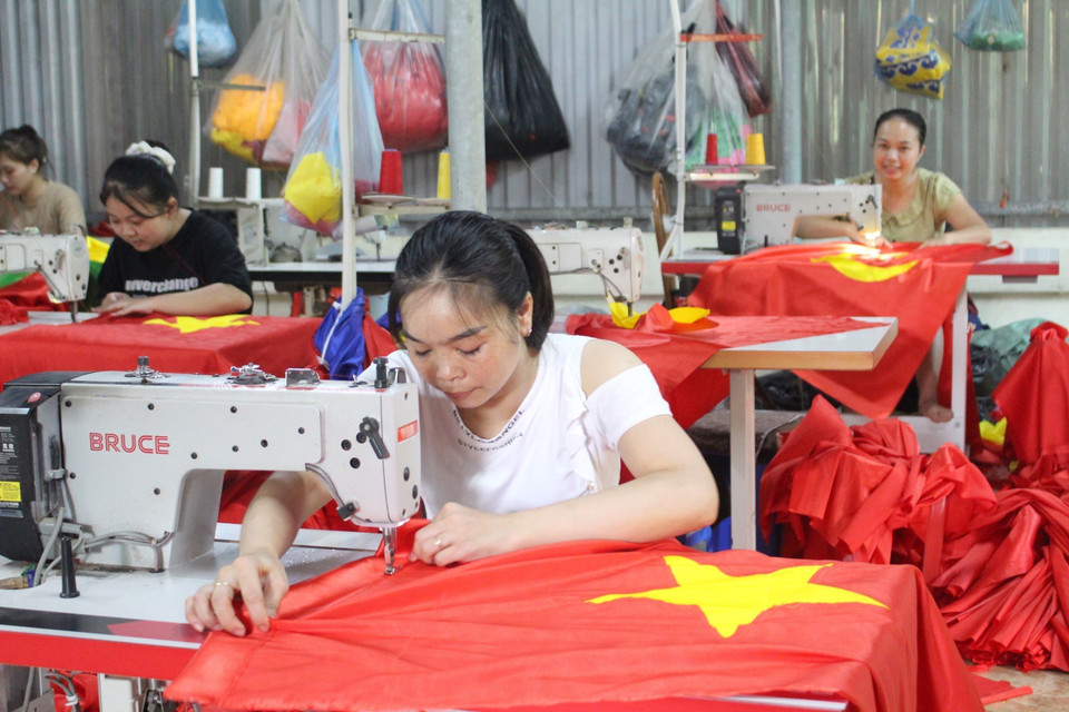 As National Day nears, production in Giap Long and Tu Van villages, Chuong Duong commune, becomes increasingly bustling. (Photo: VNA)