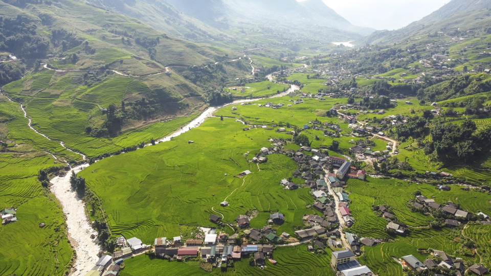 Peaceful villages amid Ta Van’s green rice season. (Photo: VNA)