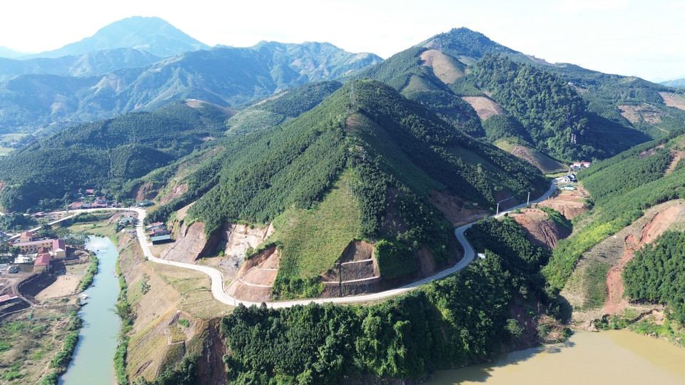 The project has a total length of 199.77 km and an investment of more than 6 trillion VND, funded by an ADB loan, non-refundable aid from the Government of Australia, and counterpart funding from the Government of Vietnam. (Photo: VNA)
