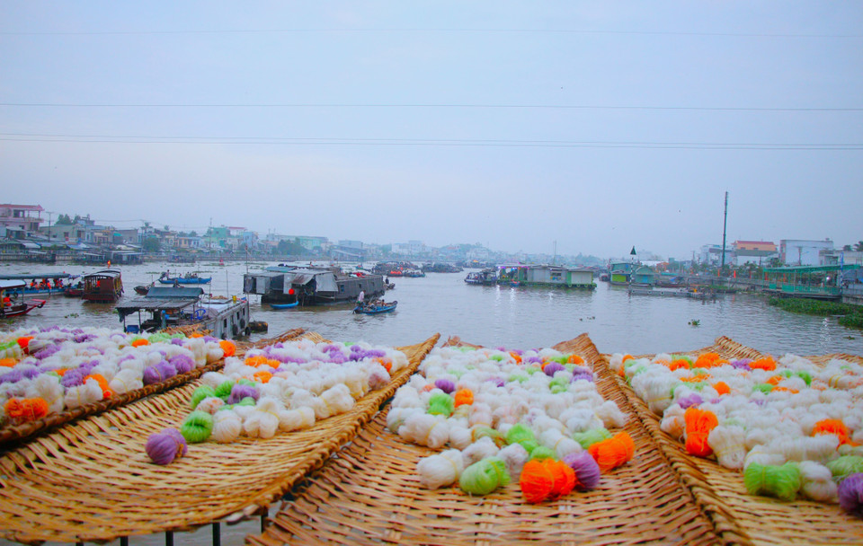 A corner of Cai Rang floating market. (Photo: VNA)