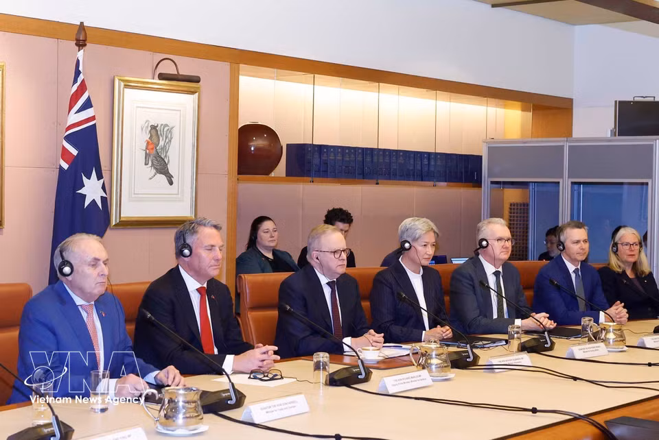 Prime Minister Anthony Albanese and members of the Australian delegation at the talks with General Secretary of the Communist Party of Vietnam Central Committee and President To Lam. (Photo: Thong Nhat/VNA)