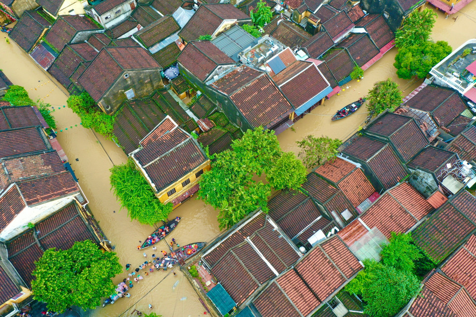An aerial view of Hoi An in floodings. (Photo: VNA)