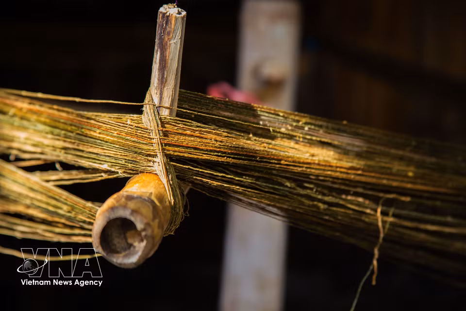 Raw hemp fibres, once spun, reflect the patience and craftsmanship behind this traditional trade. (Photo: VNA)
