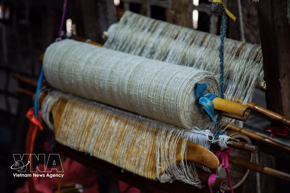 Bundles of hemp are carefully processed and softened before weaving. (Photo: VNA)