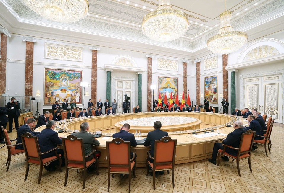 General Secretary To Lam holds official talks with Belarusian President Aleksandr Lukashenko. (Photo: VNA)