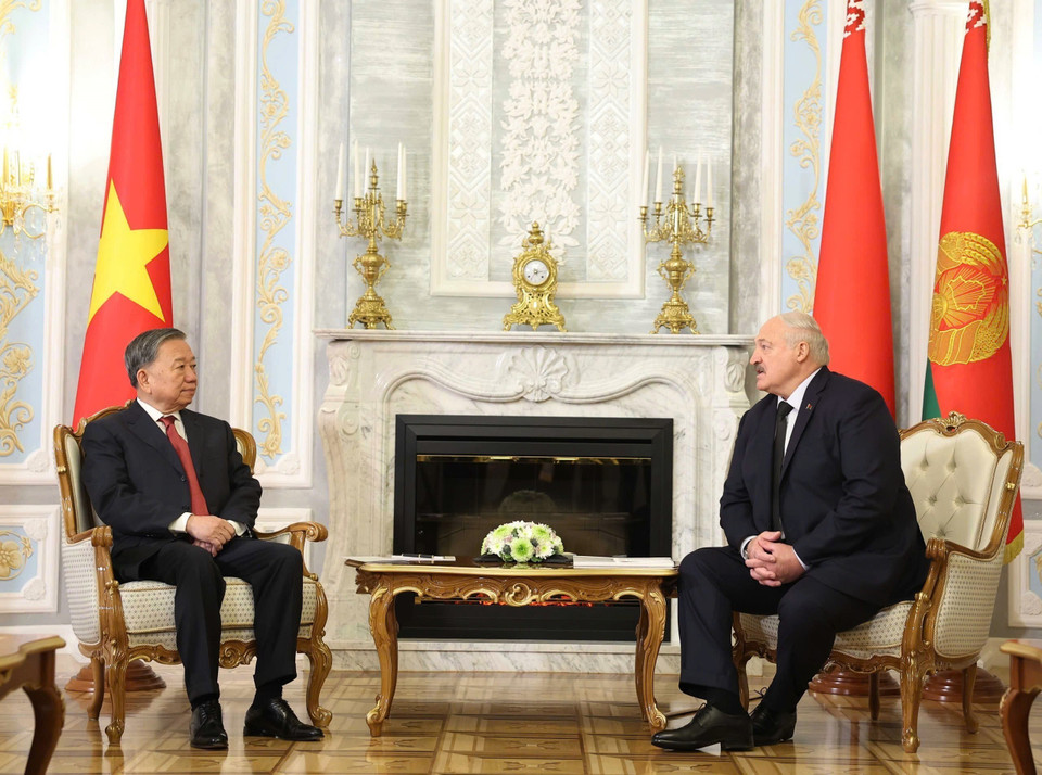 General Secretary To Lam holds a private meeting with Belarusian President Aleksandr Lukashenko before their official talks. (Photo: VNA)