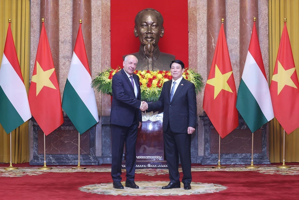 State President Luong Cuong welcomes Hungarian President Sulyok Tamas on official visit to Vietnam. (Photo: VNA)