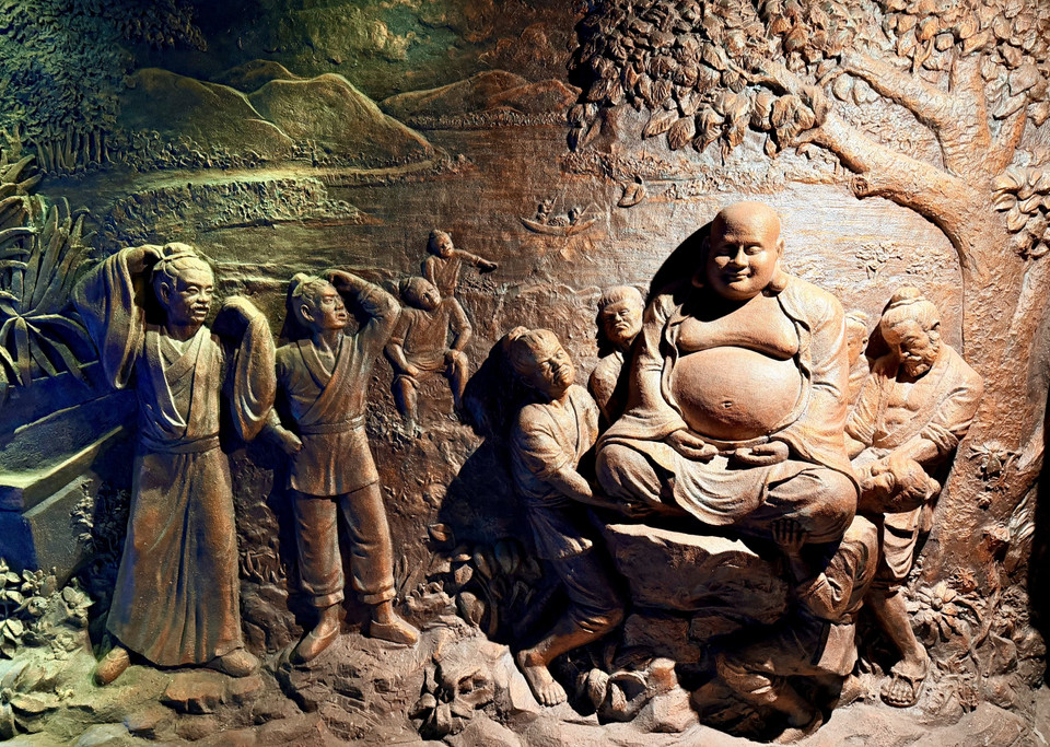 Inside the Maitreya Buddha statue, vivid sculptures depict the spiritual life of residents in the Bay Nui (Seven Mountains) area of An Giang. (Photo: VNA)
