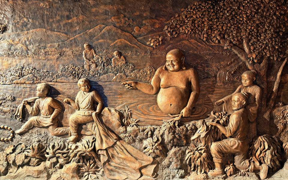 Inside the Maitreya Buddha statue, vivid sculptures depict the spiritual life of residents in the Bay Nui (Seven Mountains) area of An Giang. (Photo: VNA)