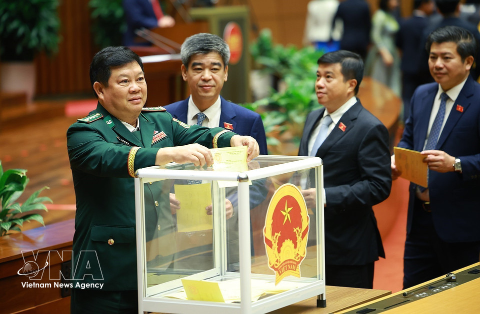 NA deputies cast their ballots to elect the State President. (Photo: VNA)
