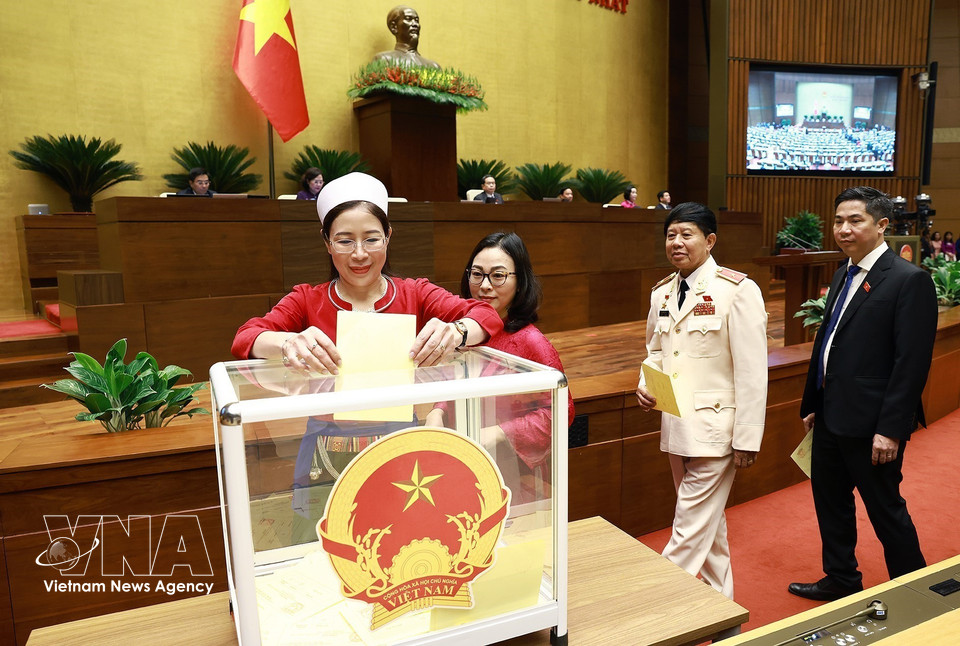 NA deputies cast their ballots to elect the State President. (Photo: VNA)