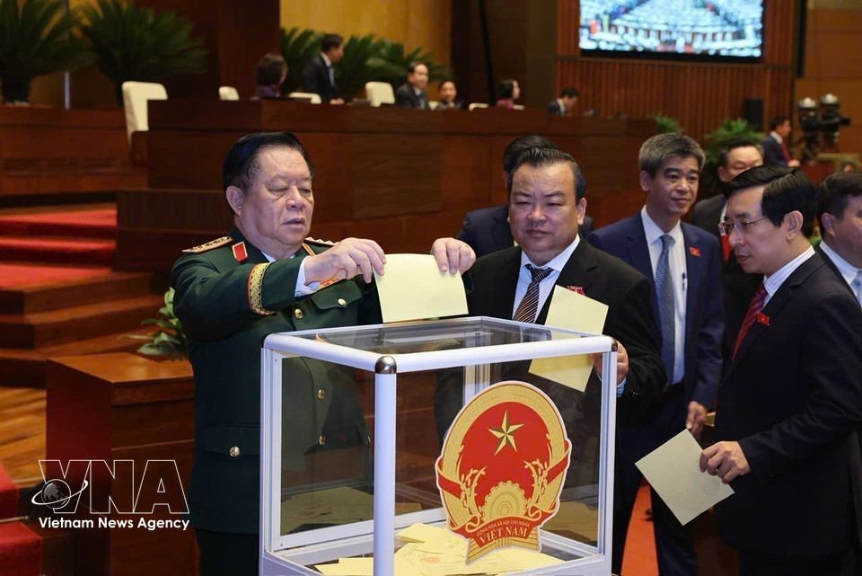 NA deputies cast their ballots to elect the State President. (Photo: VNA)