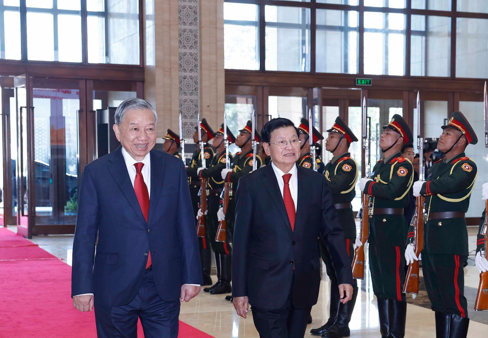 Party General Secretary To Lam and Lao Party General Secretary and State President Thongloun Sisoulith (Photo: VNA)