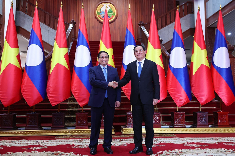 Prime Minister Pham Minh Chinh meets Lao Prime Minister Sonexay Siphandone in Vientiane on February 5, 2026. (Photo: VNA)