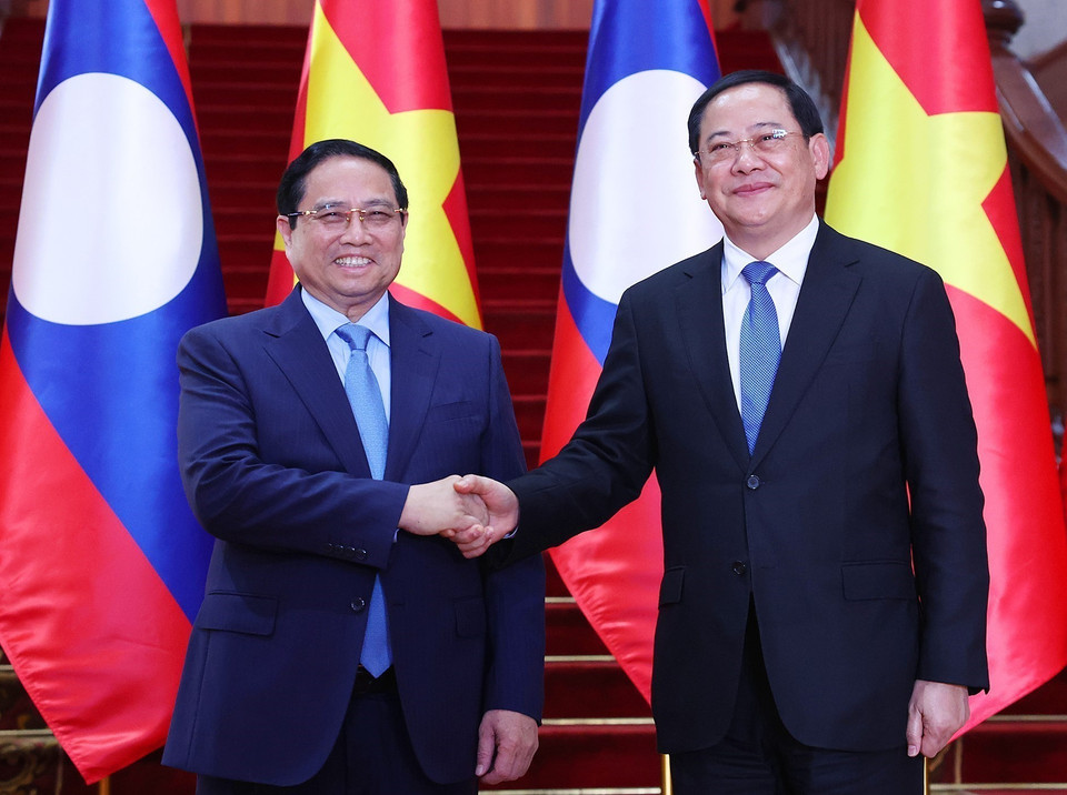 Prime Minister Pham Minh Chinh meets Lao Prime Minister Sonexay Siphandone in Vientiane on February 5, 2026. (Photo: VNA)