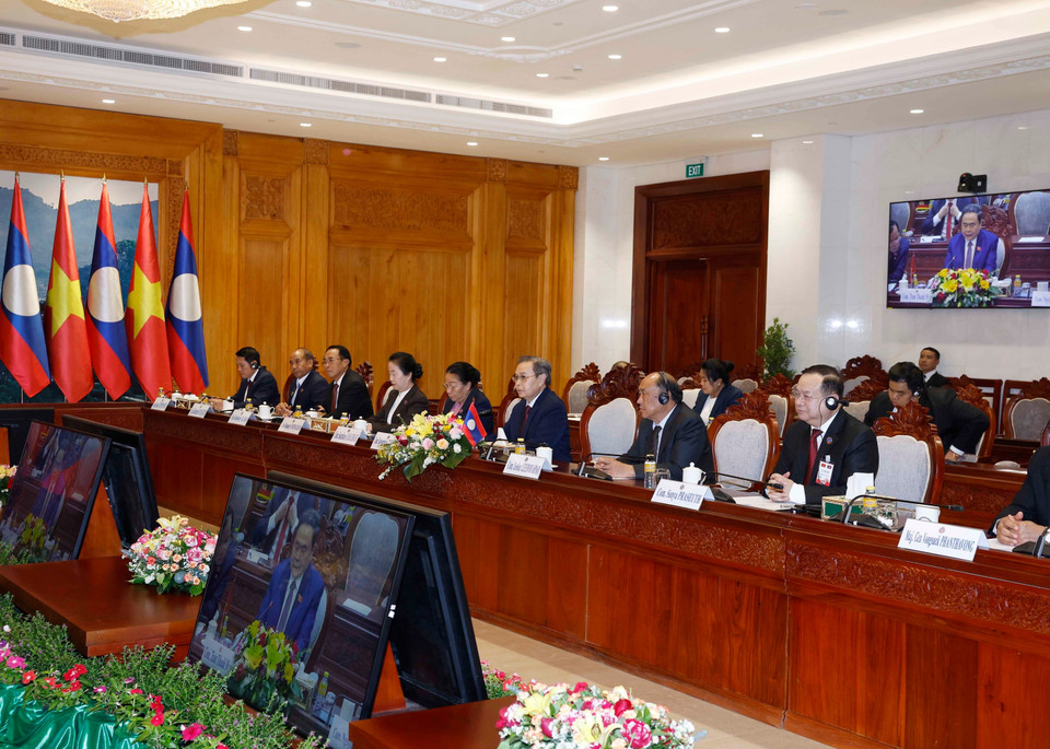 National Assembly Chairman Tran Thanh Man meets Lao National Assembly President Saysomphone Phomvihane in Vientiane on February 5, 2026. (Photo: VNA)