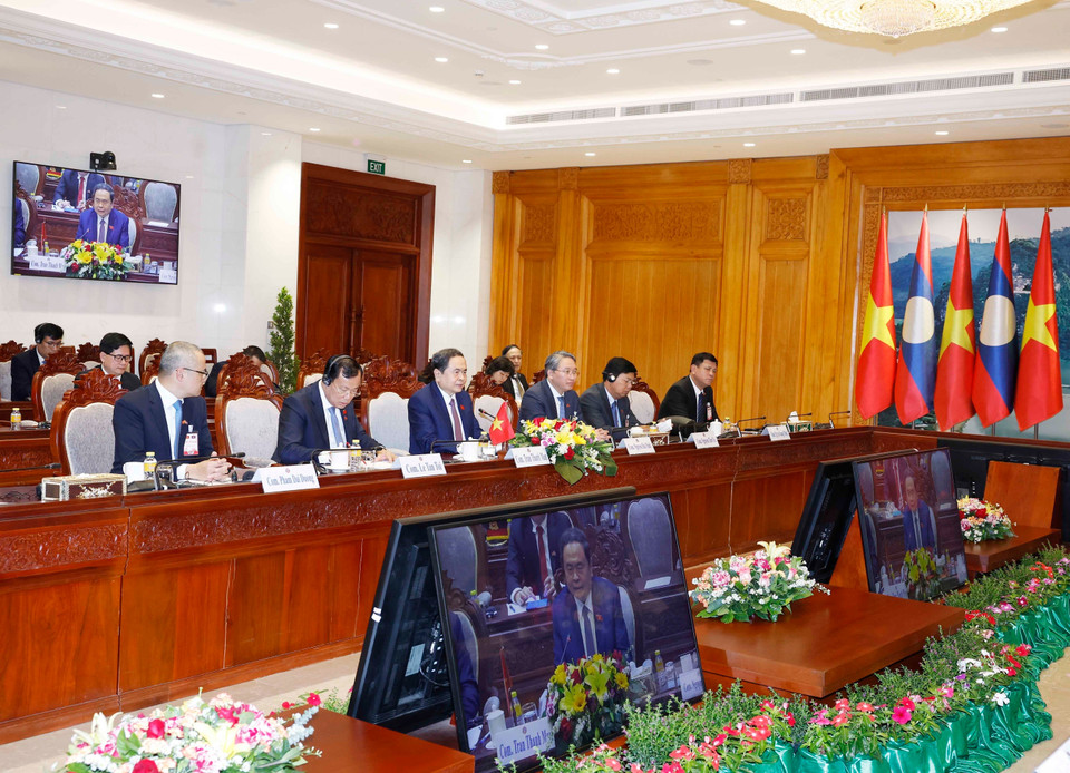 National Assembly Chairman Tran Thanh Man meets Lao National Assembly President Saysomphone Phomvihane in Vientiane on February 5, 2026. (Photo: VNA)