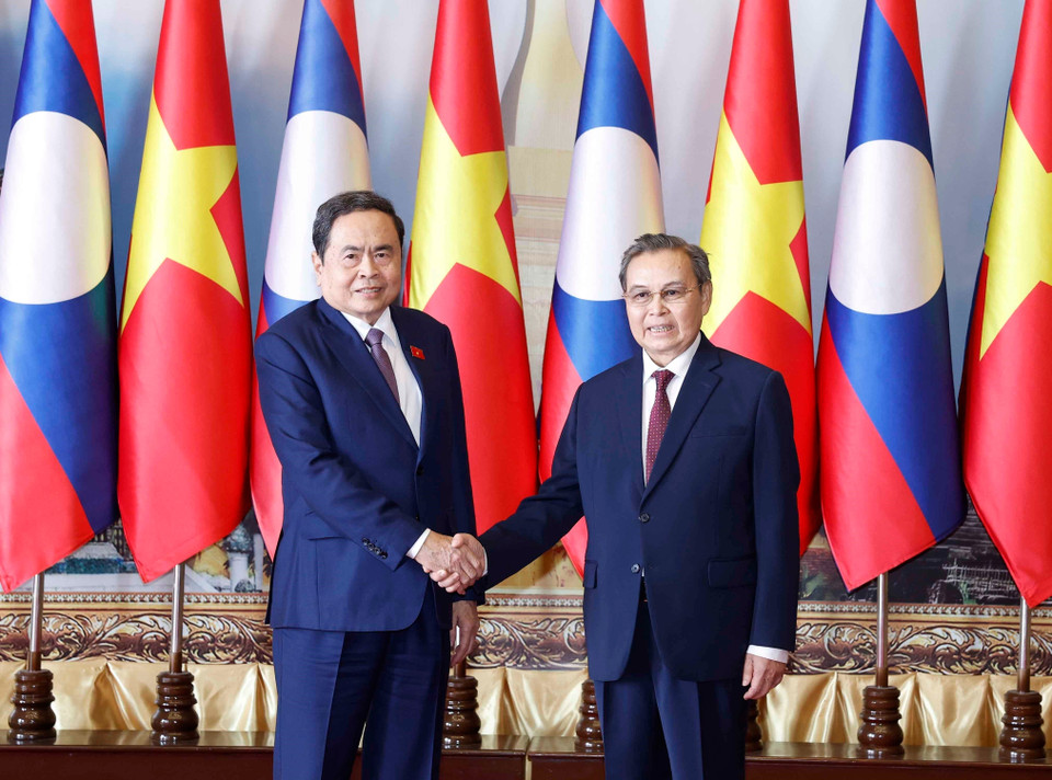 National Assembly Chairman Tran Thanh Man meets Lao National Assembly President Saysomphone Phomvihane in Vientiane on February 5, 2026. (Photo: VNA)